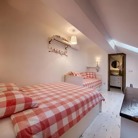 Riva 2 Apartament Komiža