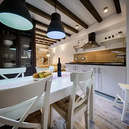 Riva 2 Apartman Komiža